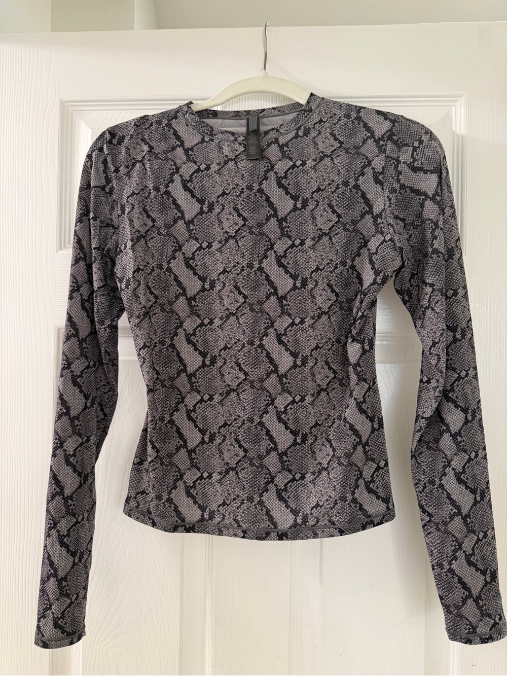 SKIMS Snake-Print Long Sleeve Top - Gray